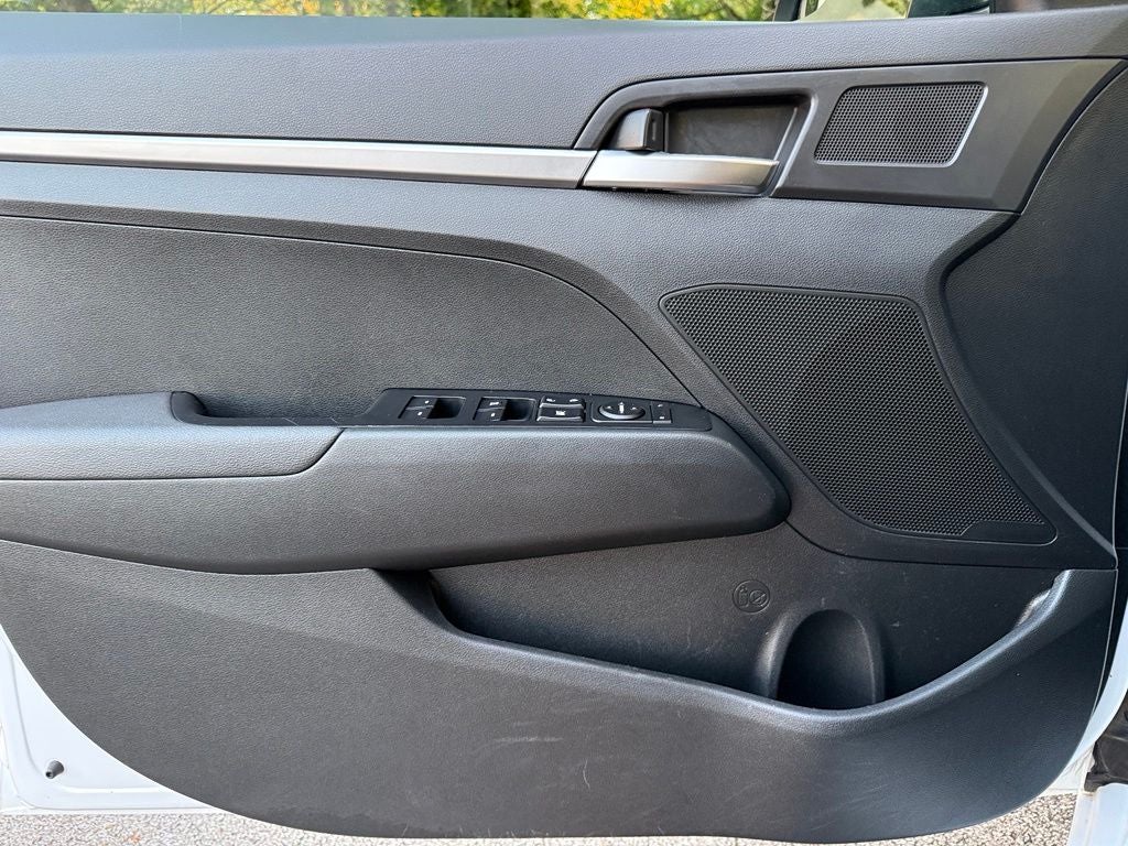 2019 Hyundai ELANTRA SE