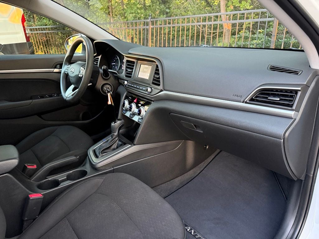 2019 Hyundai ELANTRA SE