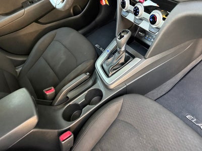 2019 Hyundai ELANTRA SE