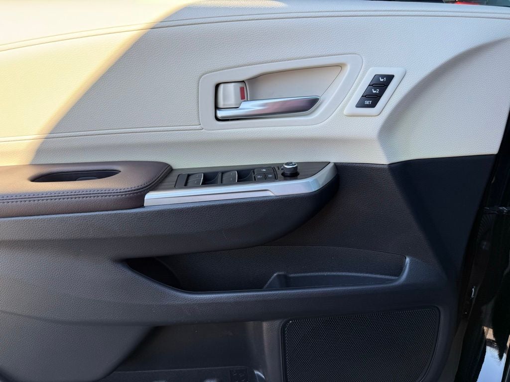 2024 Toyota Sienna Platinum 7 Passenger