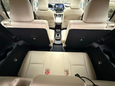 2022 Toyota Highlander Platinum