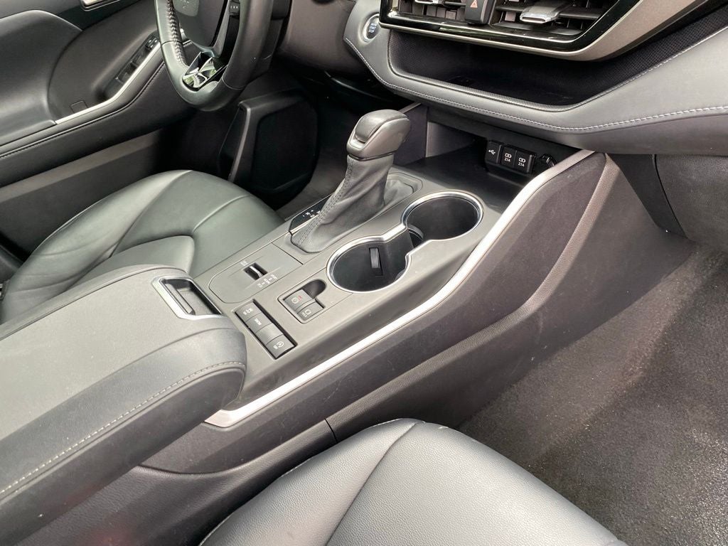 2021 Toyota Highlander XLE CLEAN CARFAX