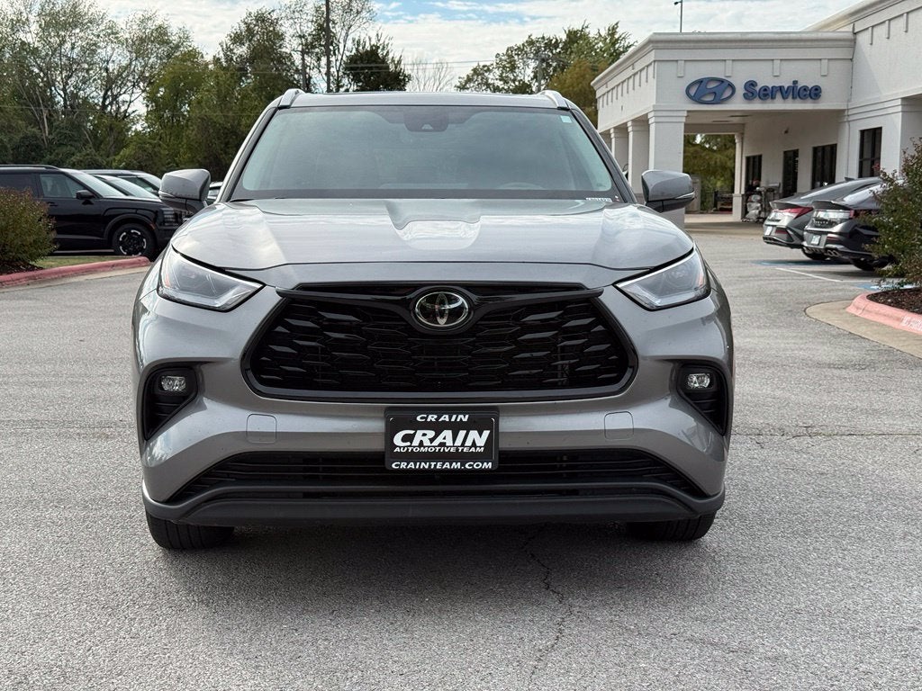 2025 Toyota Highlander XLE - AWD / SUNROOF / CLEAN CARFAX