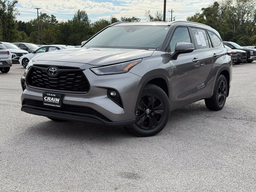 2025 Toyota Highlander XLE - AWD / SUNROOF / CLEAN CARFAX