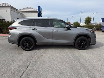 2025 Toyota Highlander XLE - AWD / SUNROOF / CLEAN CARFAX