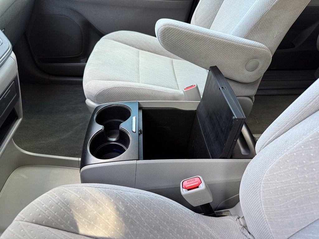 2018 Toyota Sienna LE 8 Passenger - CLEAN CARFAX