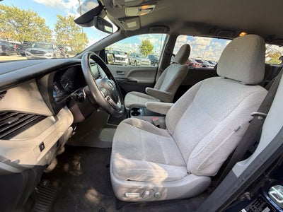 2018 Toyota Sienna LE 8 Passenger - CLEAN CARFAX