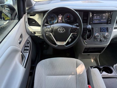 2018 Toyota Sienna LE 8 Passenger - CLEAN CARFAX