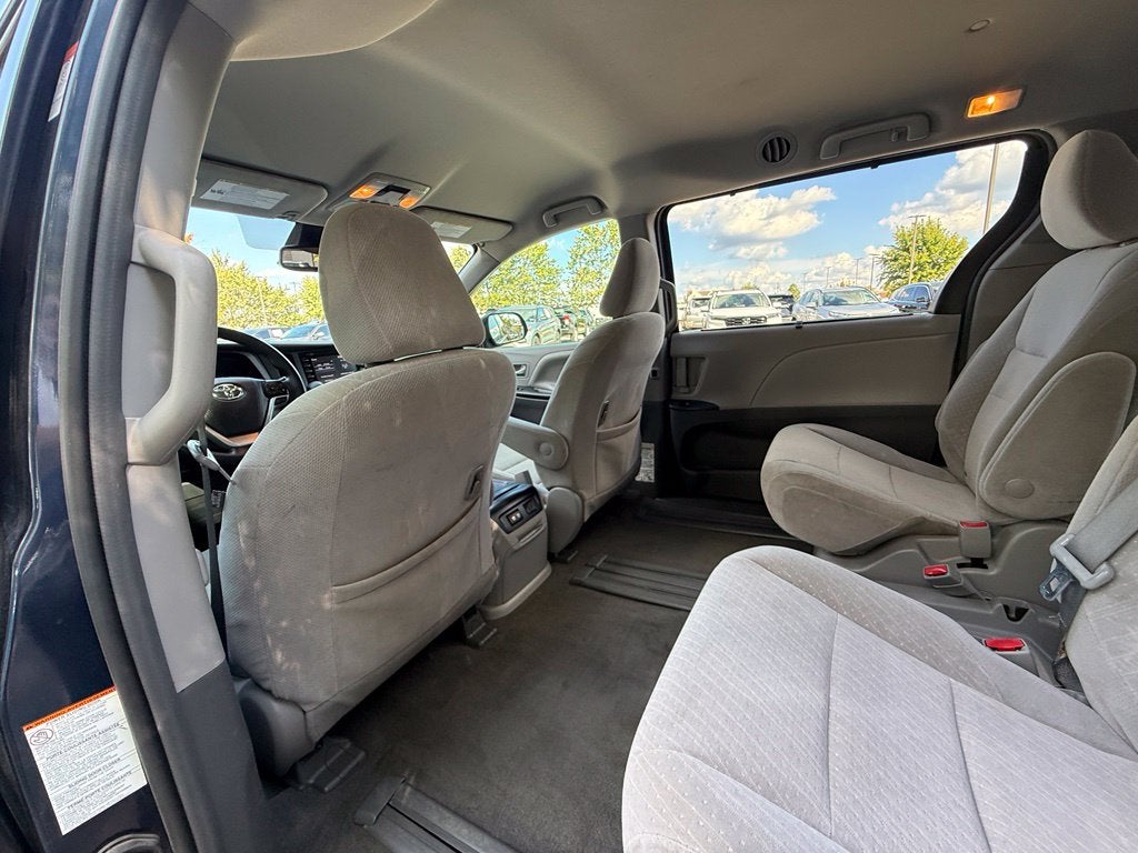 2018 Toyota Sienna LE 8 Passenger - CLEAN CARFAX
