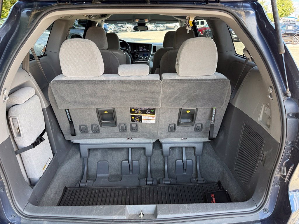 2018 Toyota Sienna LE 8 Passenger - CLEAN CARFAX