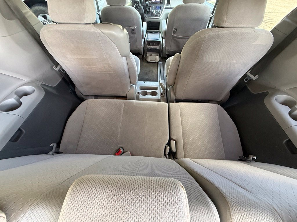 2018 Toyota Sienna LE 8 Passenger - CLEAN CARFAX
