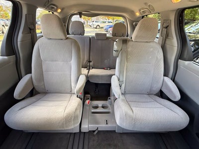 2018 Toyota Sienna LE 8 Passenger - CLEAN CARFAX