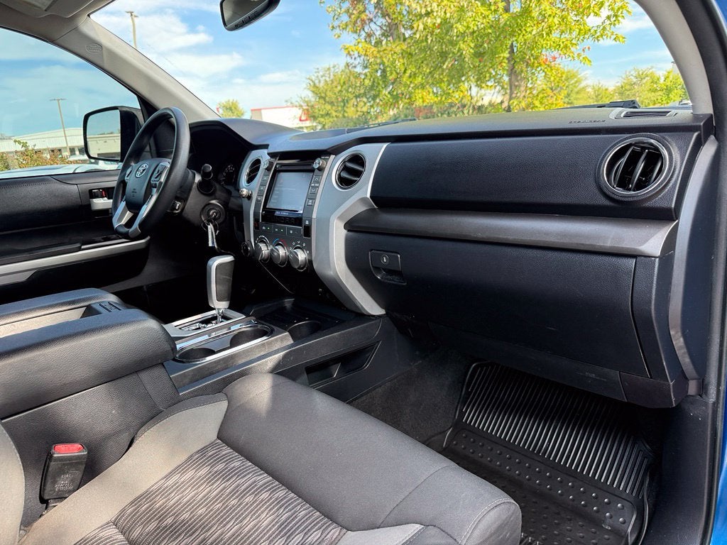 2018 Toyota Tundra SR5 - 4WD / LIFTED! / CLEAN CARFAX