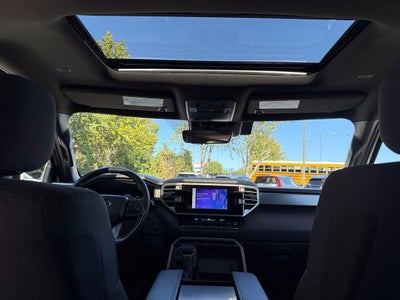 2025 Toyota Sequoia SR5 - 4WD / SUNROOF / CLEAN CARFAX