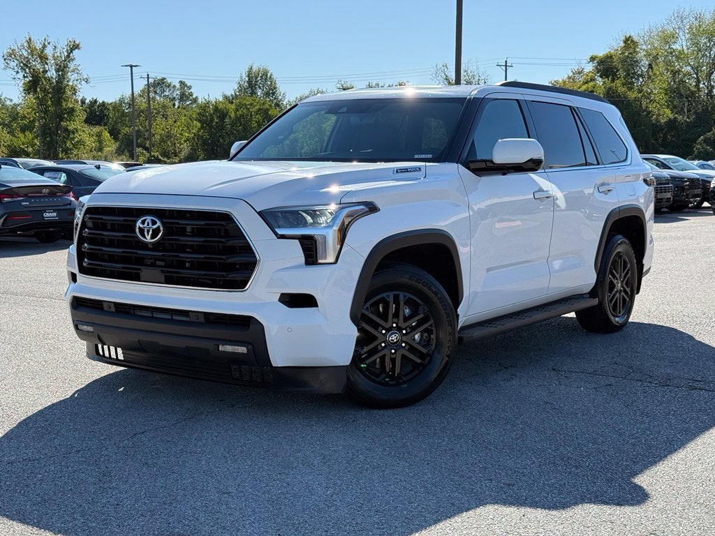 2025 Toyota Sequoia SR5 - 4WD / SUNROOF / CLEAN CARFAX