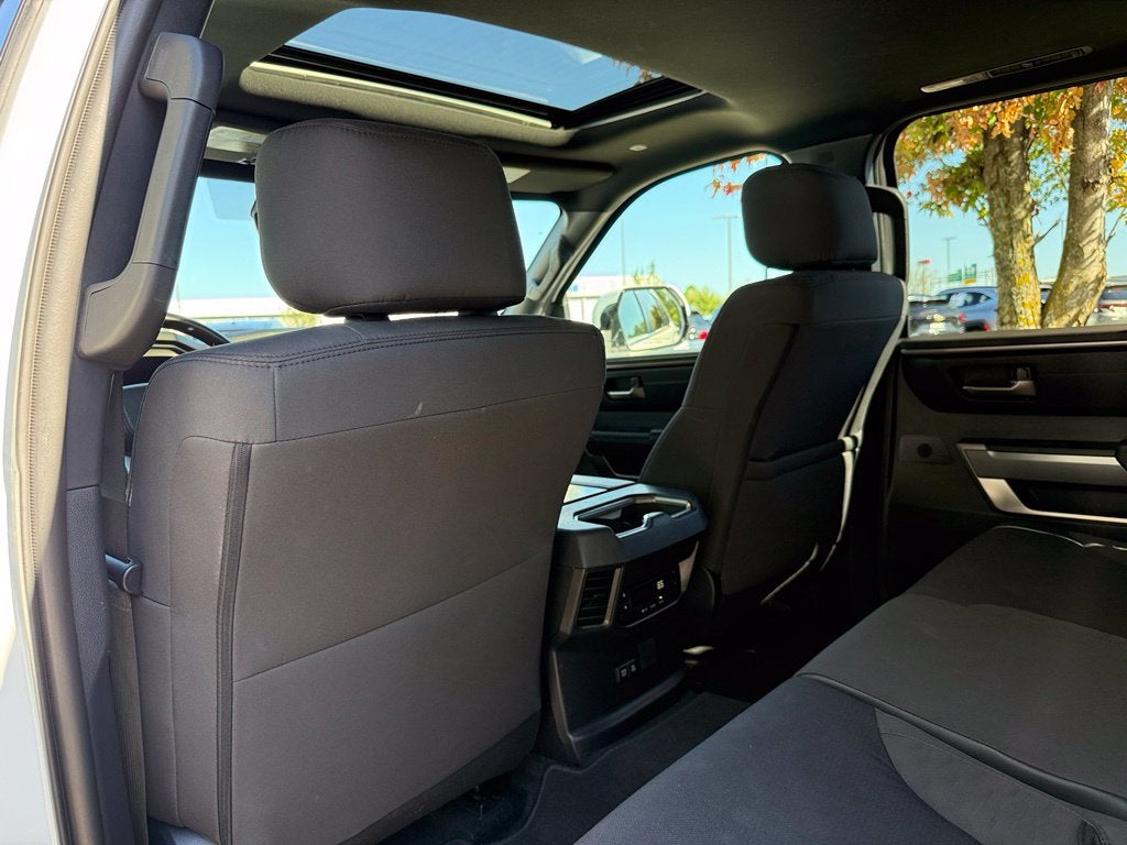 2025 Toyota Sequoia SR5 - 4WD / SUNROOF / CLEAN CARFAX