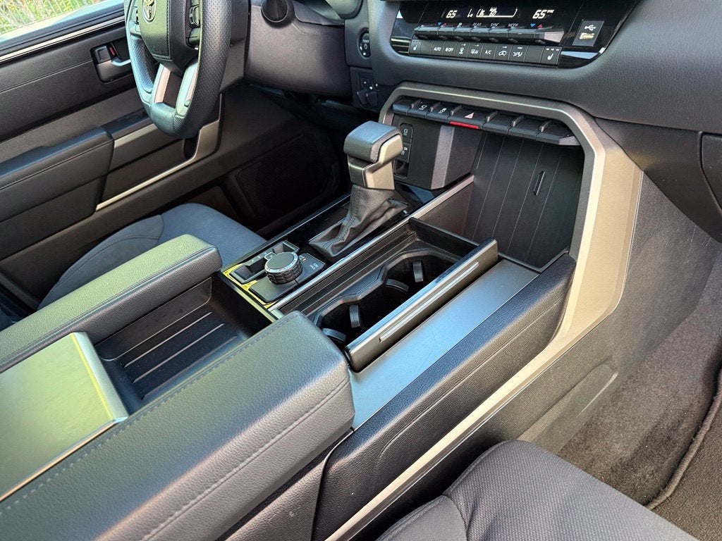 2025 Toyota Sequoia SR5 - 4WD / SUNROOF / CLEAN CARFAX