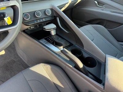 2025 Hyundai ELANTRA SE