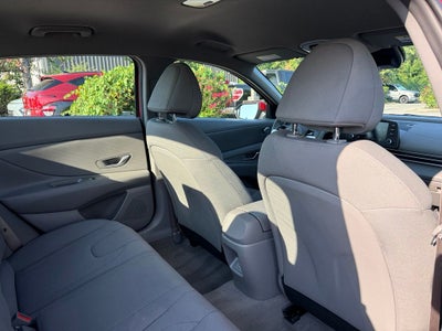 2025 Hyundai ELANTRA SE