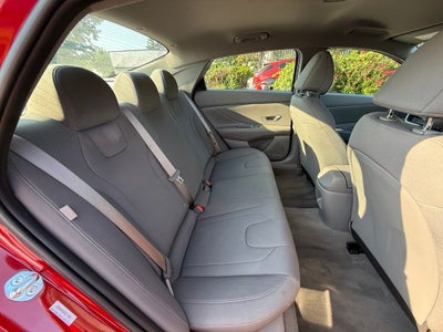 2025 Hyundai ELANTRA SE
