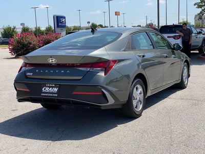 2026 Hyundai ELANTRA SE