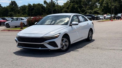 2025 Hyundai ELANTRA SE