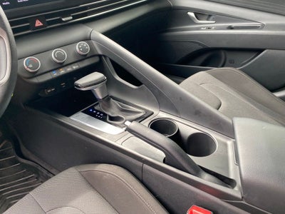 2025 Hyundai ELANTRA SE