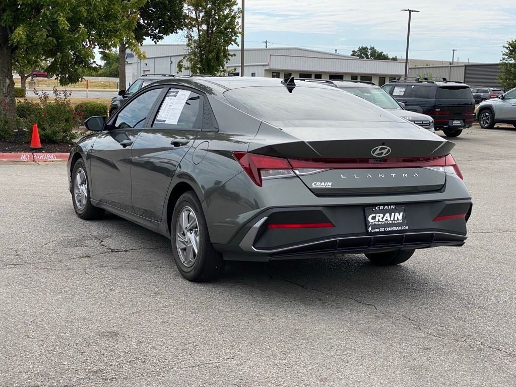 2025 Hyundai ELANTRA SE