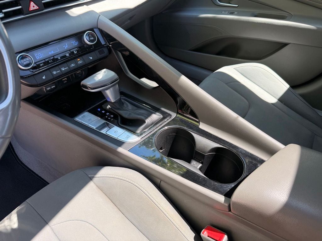2022 Hyundai ELANTRA SEL