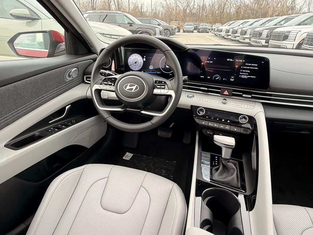 2025 Hyundai ELANTRA Limited