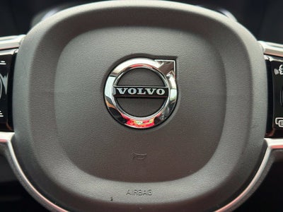2022 Volvo XC90 T6 Momentum - AWD / PANORAMIC SUNROOF / ONE OWNER