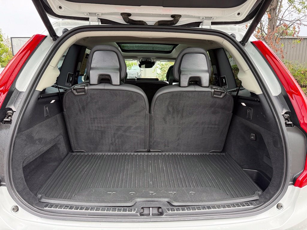 2022 Volvo XC90 T6 Momentum - AWD / PANORAMIC SUNROOF / ONE OWNER