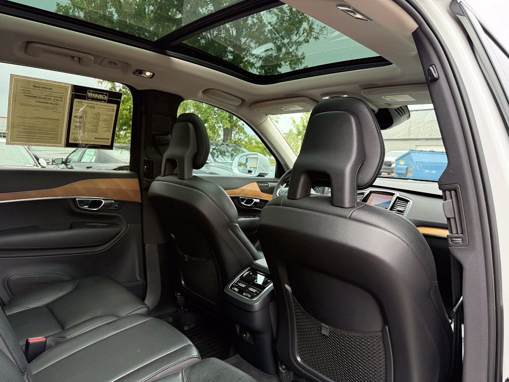 2022 Volvo XC90 T6 Momentum - AWD / PANORAMIC SUNROOF / ONE OWNER