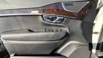 2018 Volvo XC90 T6 Momentum