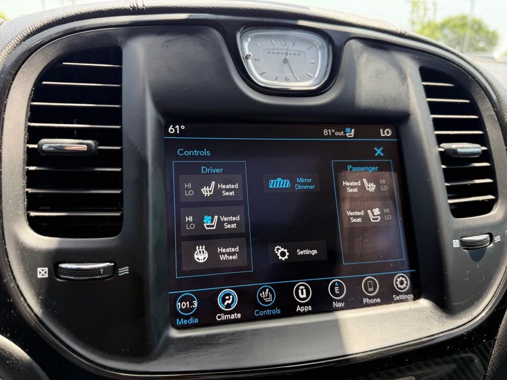 2023 Chrysler 300 C