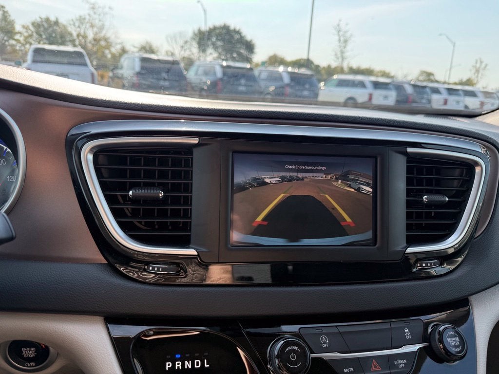 2024 Chrysler Voyager LX