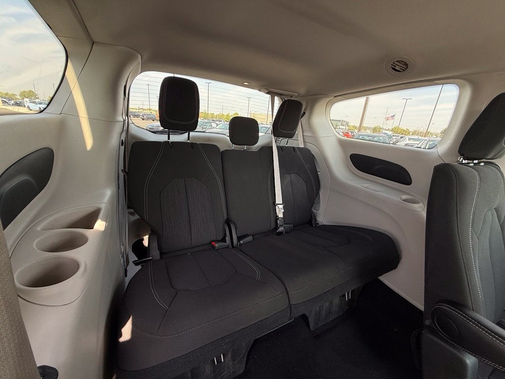 2024 Chrysler Voyager LX