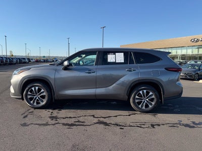 2025 Toyota Highlander XLE