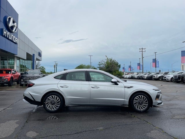 2025 Hyundai SONATA HYBRID SEL