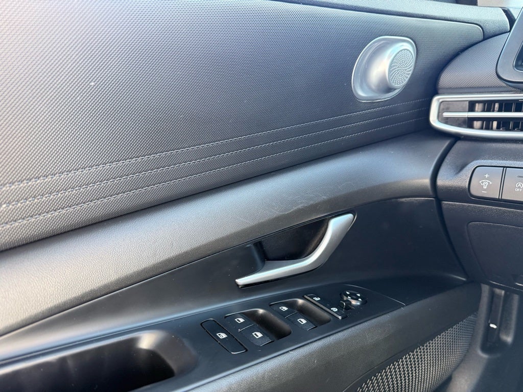 2023 Hyundai ELANTRA SE