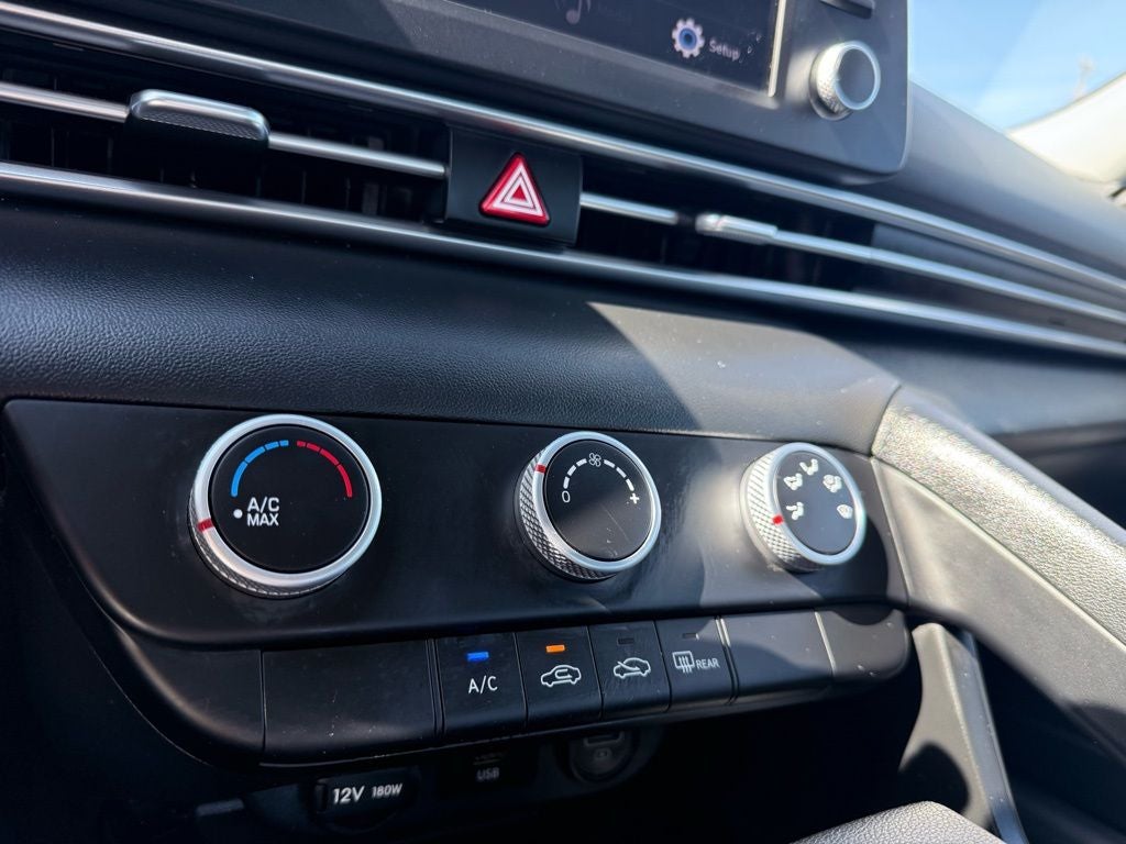 2023 Hyundai ELANTRA SE