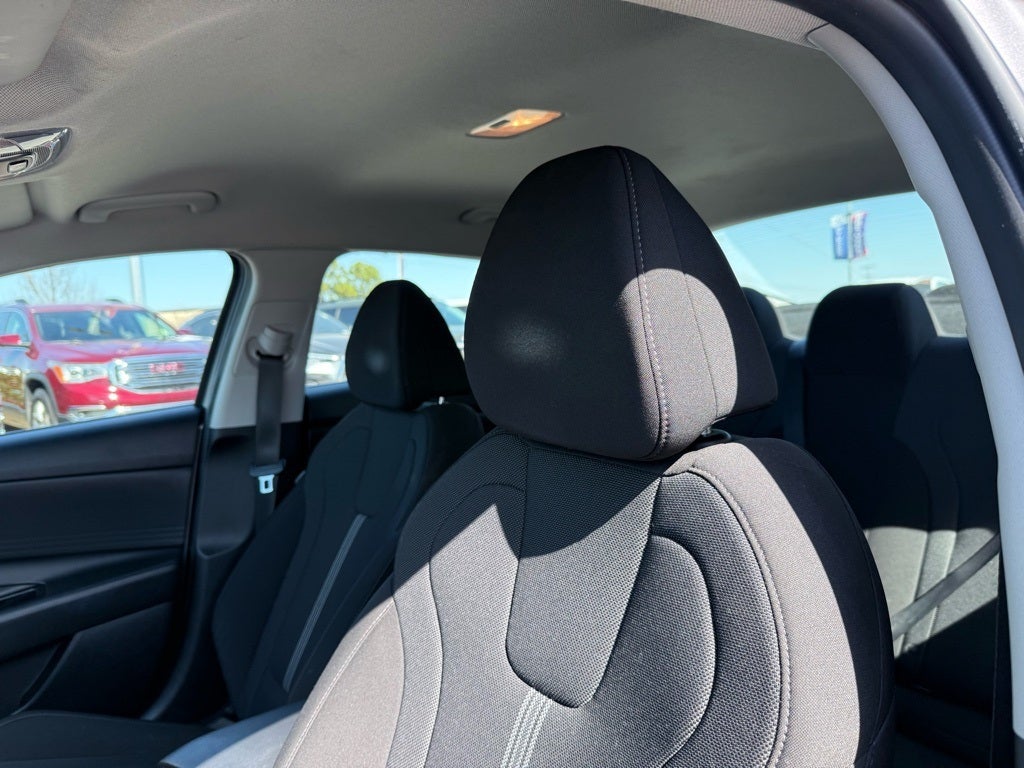 2023 Hyundai ELANTRA SE