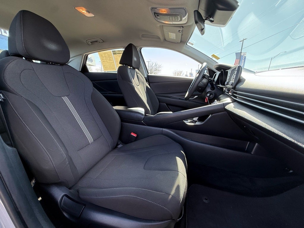 2023 Hyundai ELANTRA SE