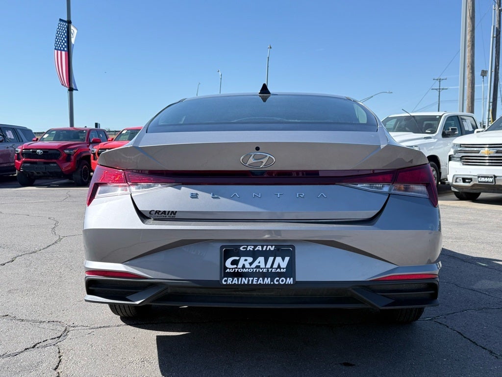 2023 Hyundai ELANTRA SE