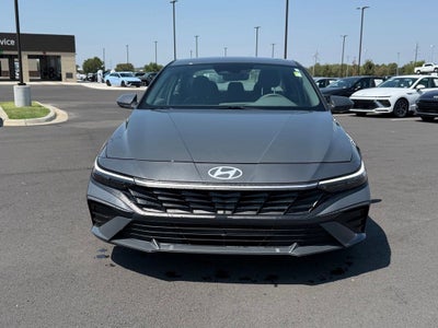 2024 Hyundai ELANTRA SE