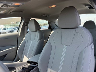 2024 Hyundai ELANTRA SE