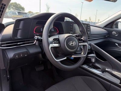 2025 Hyundai ELANTRA SE