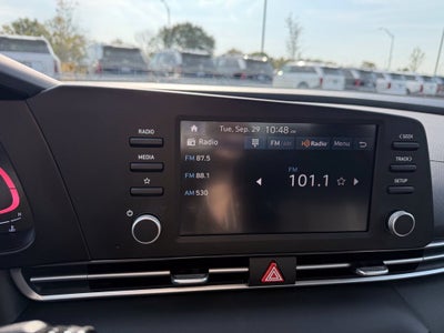 2025 Hyundai ELANTRA SE