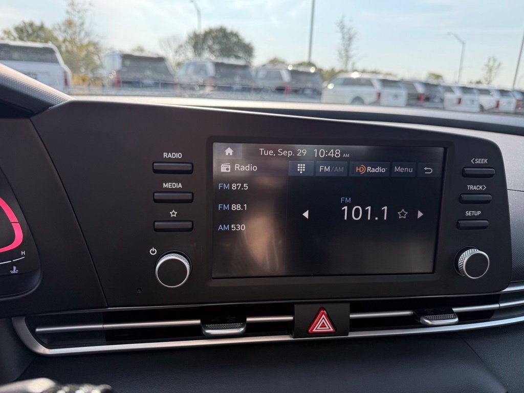 2025 Hyundai ELANTRA SE