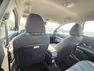 2025 Hyundai ELANTRA SE